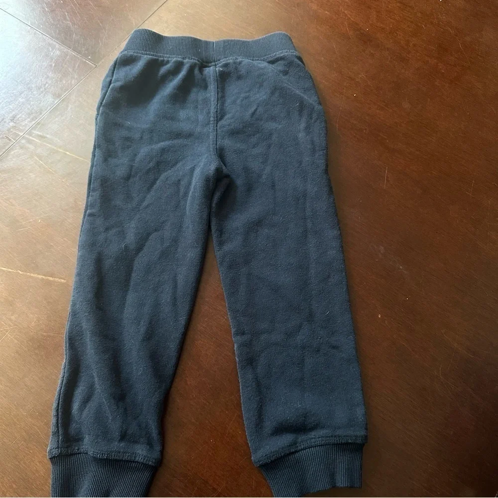 KIDS HEADQUARTERS Size 4T Hoodie & Pant Set